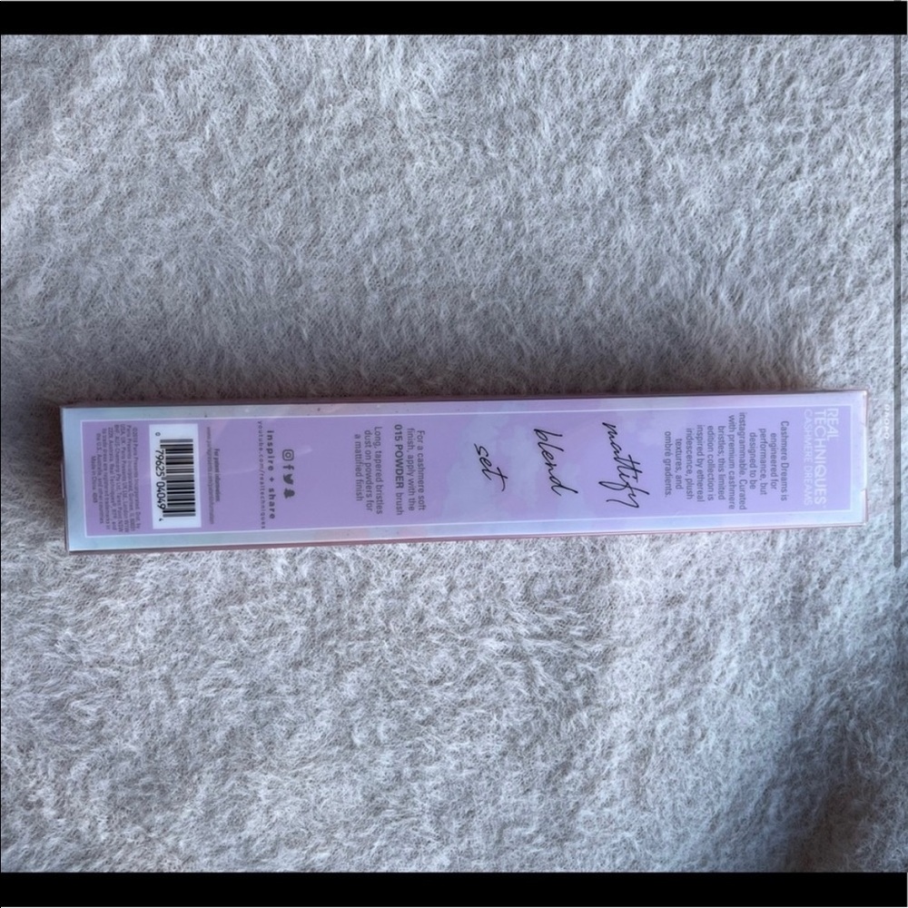 Cashmere Dreams Makeup Brush - Picture 4 of 5